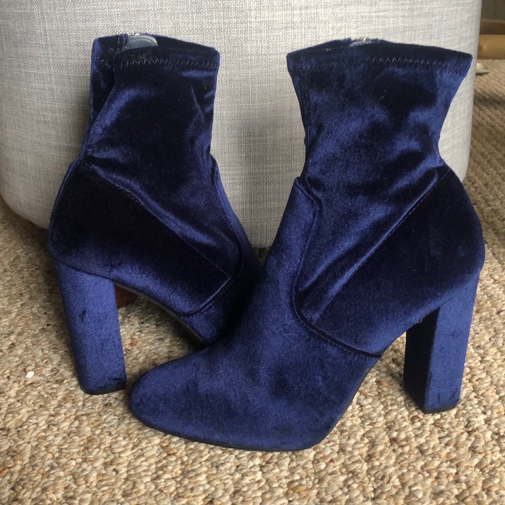 Steve Madden Edit Velvet Booties